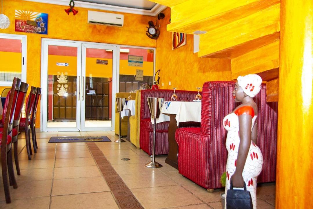 Cypa Hotel Abidjan Extérieur photo