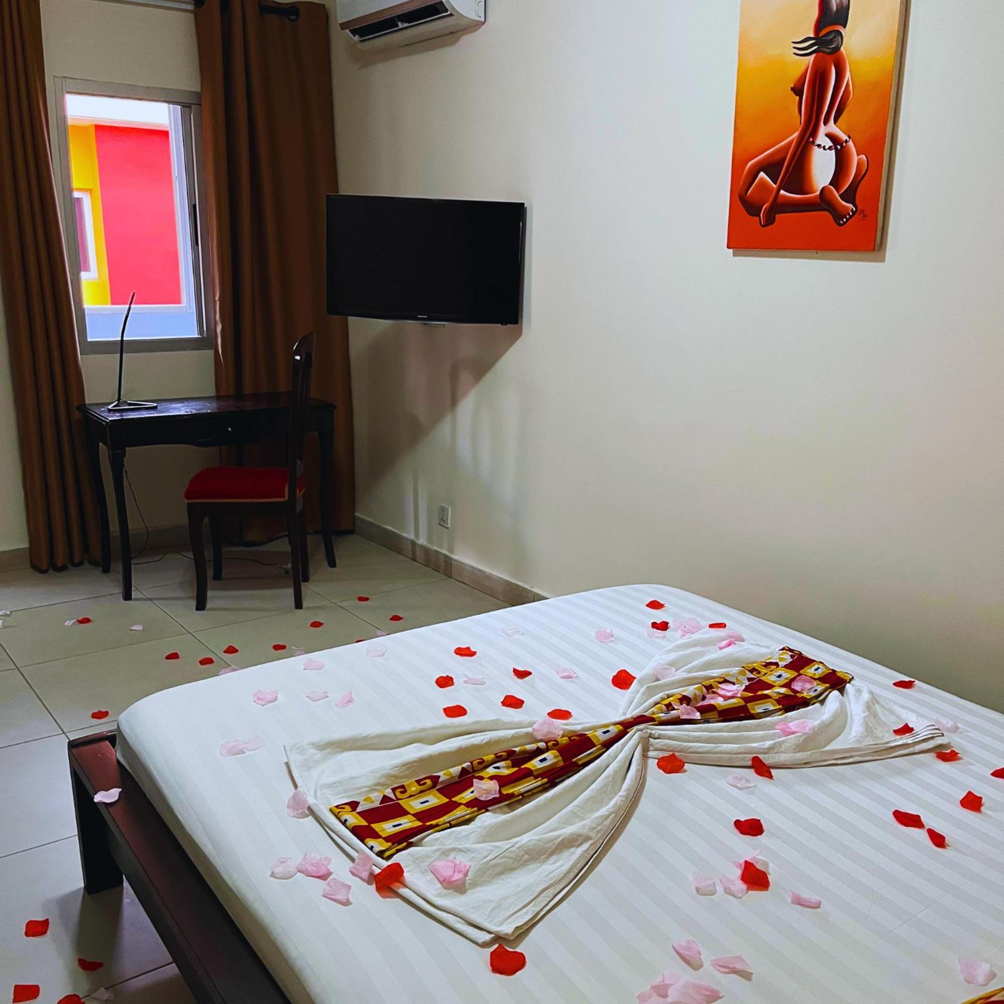 Cypa Hotel Abidjan Extérieur photo