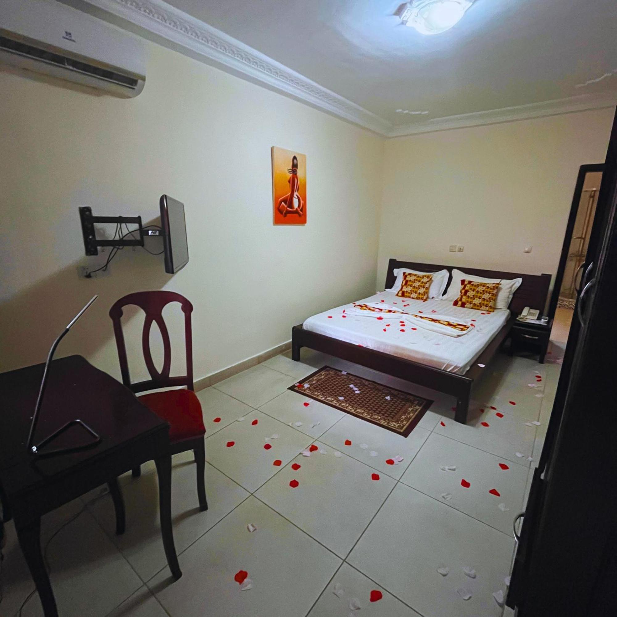 Cypa Hotel Abidjan Extérieur photo